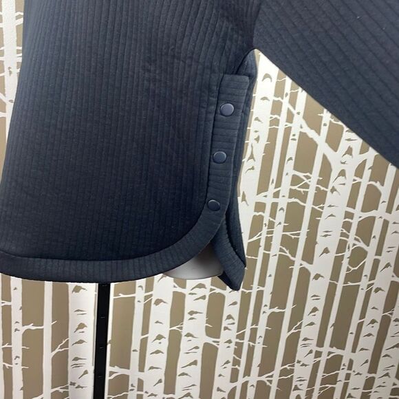 GapFit Jacquard Pull Over Ribbed Side Snap Mock Neck Sweatshirt sz L True Black - Picture 5 of 6